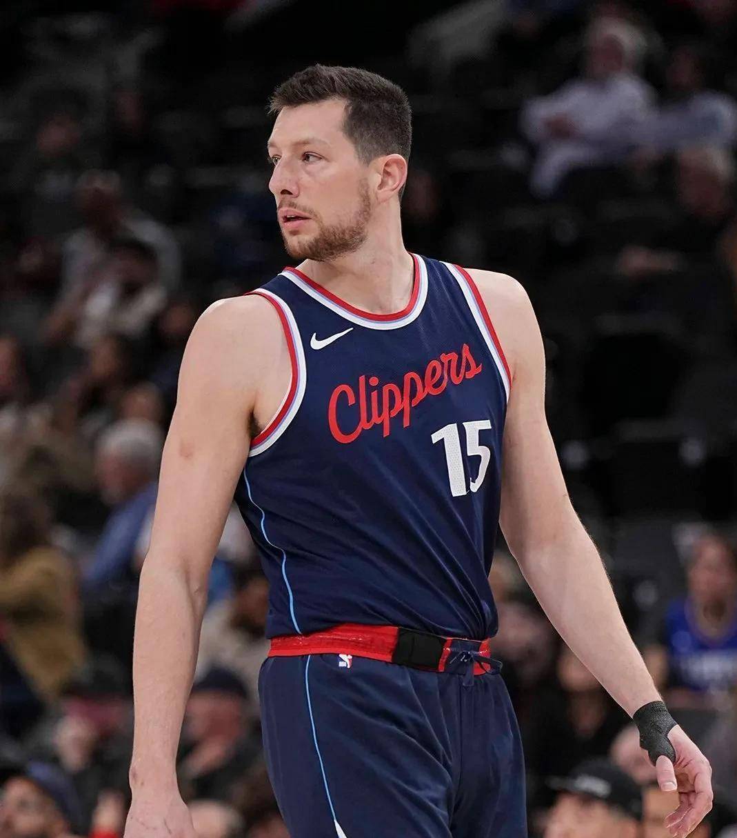 星空sports-今夜洛杉矶快船调整名单以备欧联；刷新队史纪录环节打磨；引发热议；赛季目标并未改变的简单介绍-星空sports